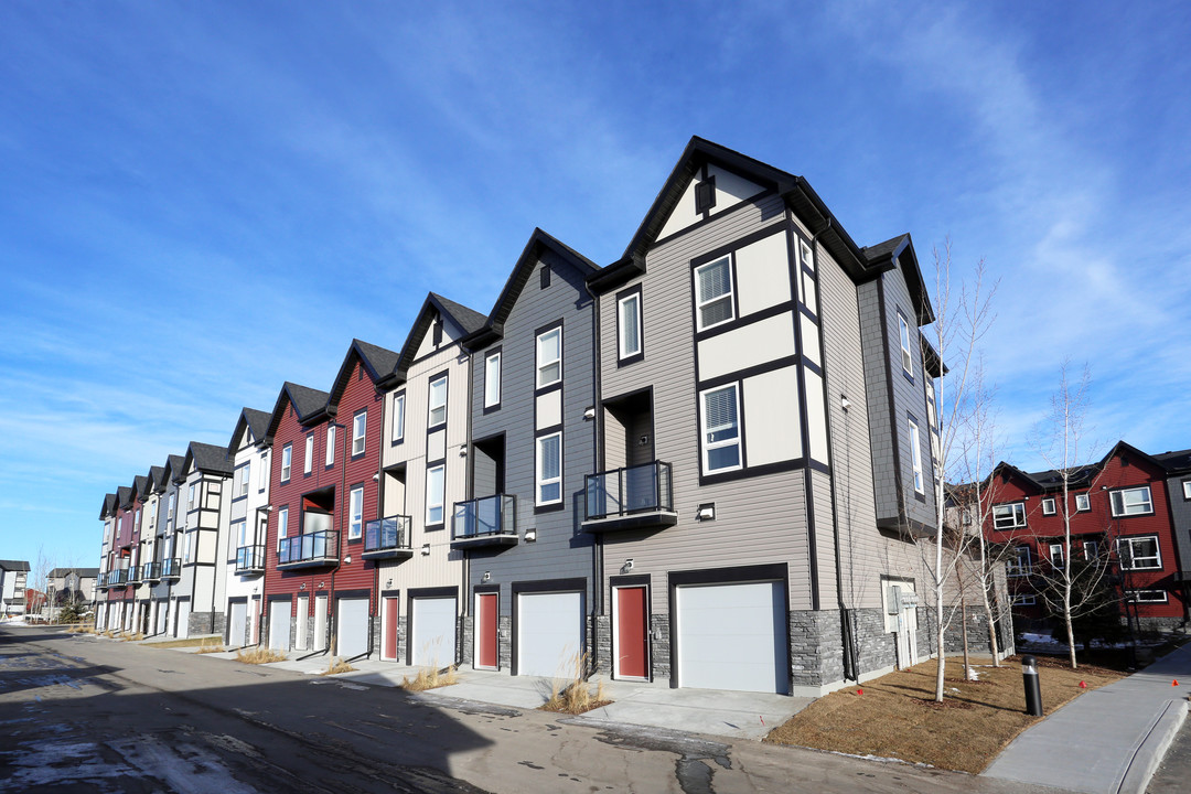 1205 Evanston Dr NW in Calgary, AB - Building Photo