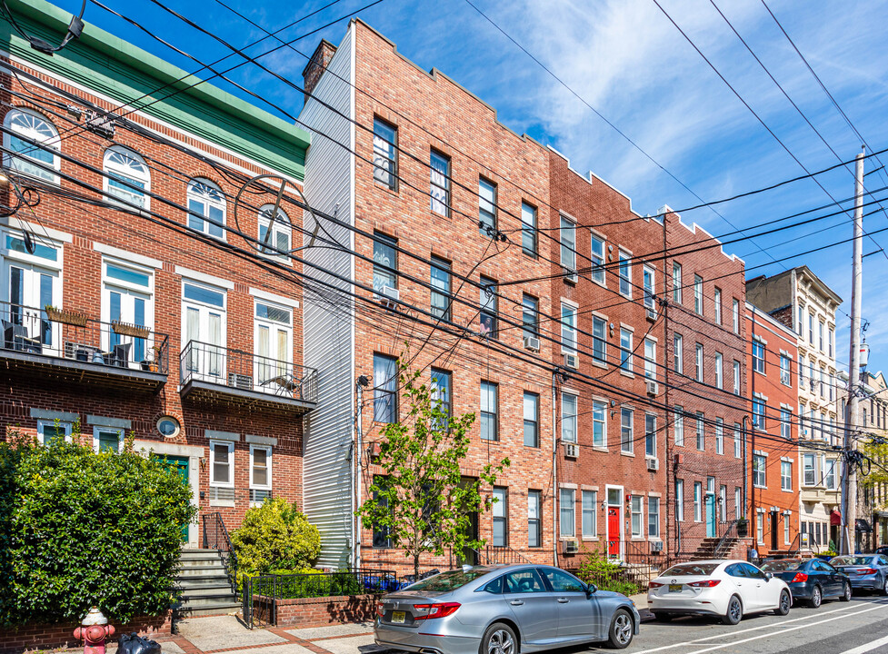 220 Madison St in Hoboken, NJ - Building Photo