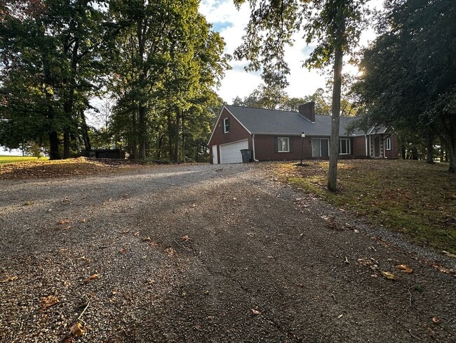 5217 Old White Pine Rd in Morristown, TN - Building Photo - Building Photo