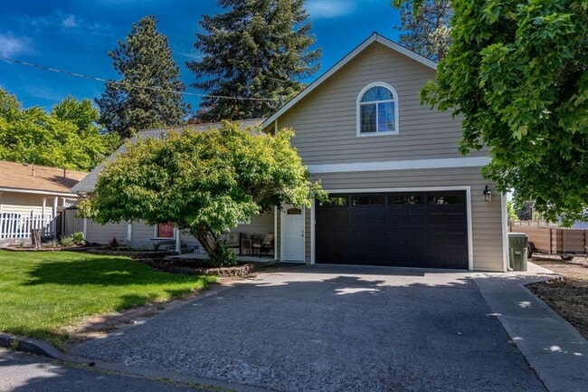 611 NE Innes Ln in Bend, OR - Building Photo - Building Photo