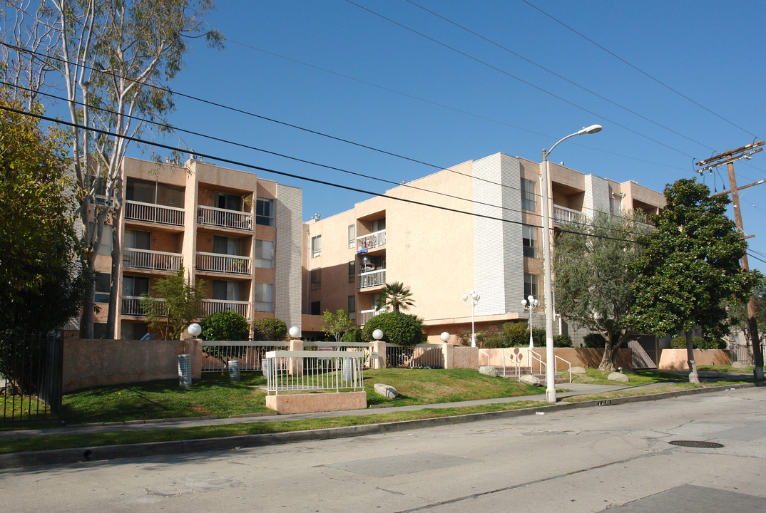 Bakman Towers in North Hollywood, CA - Building Photo