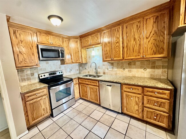 2201 N Grand Blvd in Pearland, TX - Building Photo - Building Photo