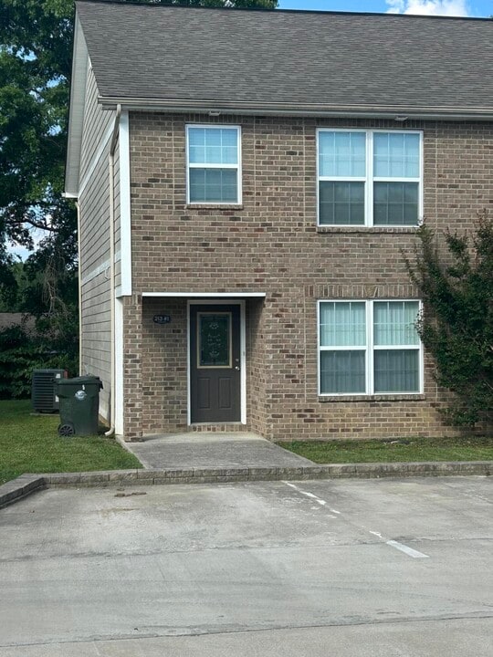 213 Hurley Ln in London, KY - Building Photo