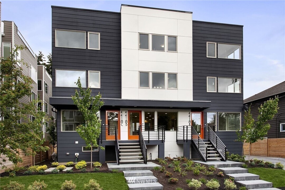 4418A Francis Ave N in Seattle, WA - Building Photo