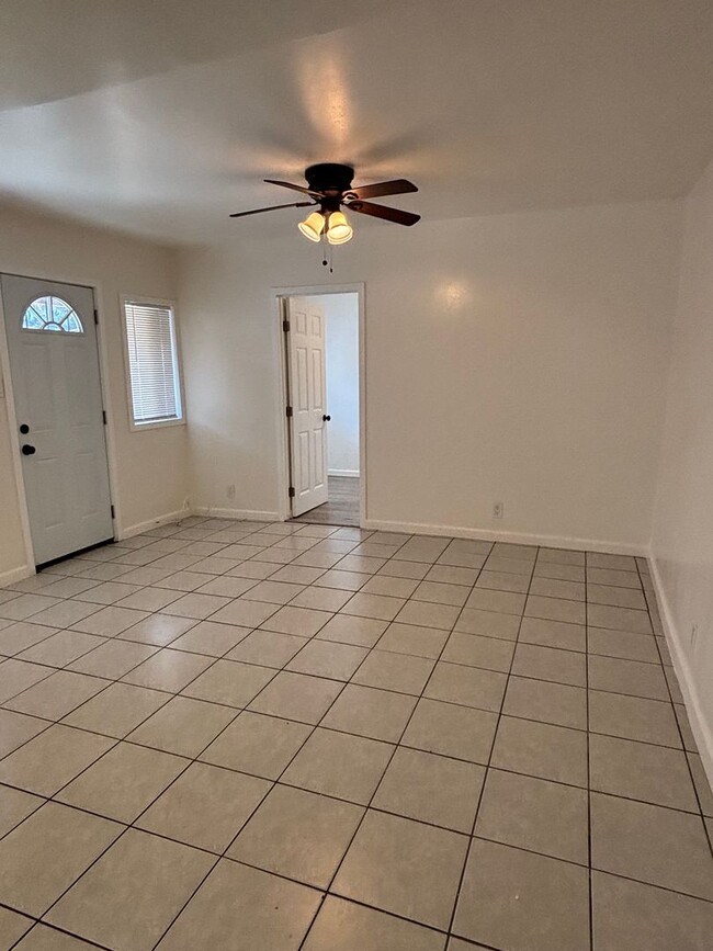 2402 E 130th St in Compton, CA - Building Photo - Building Photo