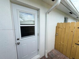 4345 Vicliff Rd in West Palm Beach, FL - Building Photo