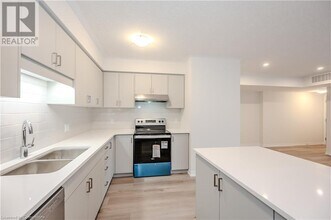 40 REVERIE Wy in Kitchener, ON - Building Photo - Building Photo
