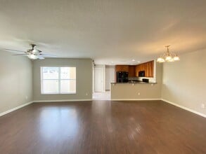 Avalon Park corner end Townhome featuring 3 bedrooms, 2.5 baths, plus office, and 2 car garage. in Orlando, FL - Building Photo - Building Photo