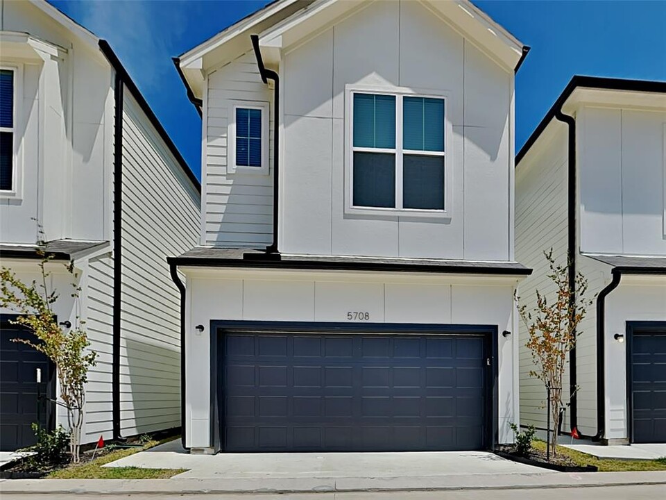 5708 Paul Quinn St in Houston, TX - Building Photo