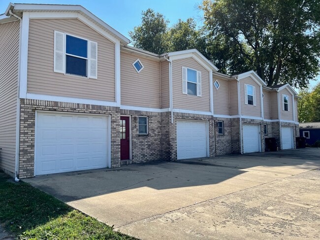 102 W Lincoln St, Unit 3