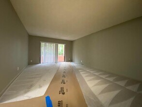 2050 N Congress Ave in West Palm Beach, FL - Building Photo - Building Photo