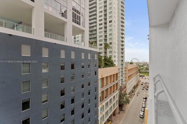 133 NE 2nd Ave, Unit 1003 in Miami, FL - Building Photo - Building Photo