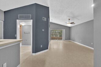 2850 N Oakland Forest Dr in Oakland Park, FL - Building Photo - Building Photo