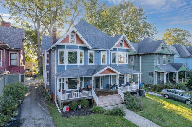 2138 Robinwood Ave in Toledo, OH - Building Photo - Building Photo