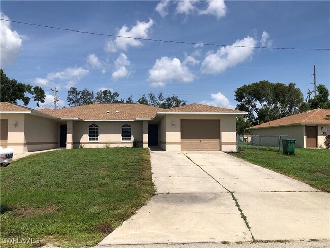 3409 SW Santa Barbara Pl in Cape Coral, FL - Building Photo - Building Photo