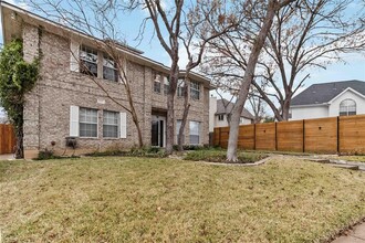 2203 Clearwater Dr in Round Rock, TX - Foto de edificio - Building Photo