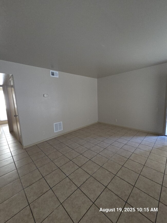2219 E Travis St, Unit 110 in Laredo, TX - Building Photo - Building Photo