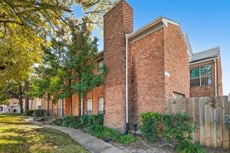 3200 S Gessner Rd in Houston, TX - Building Photo - Building Photo