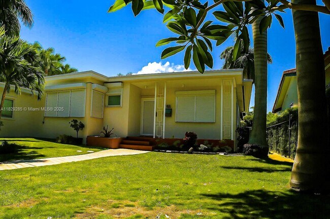 1325 Marseille Dr in Miami Beach, FL - Building Photo - Building Photo