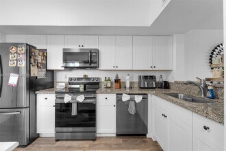 11876 SW 98th Terrace in Miami, FL - Building Photo - Building Photo