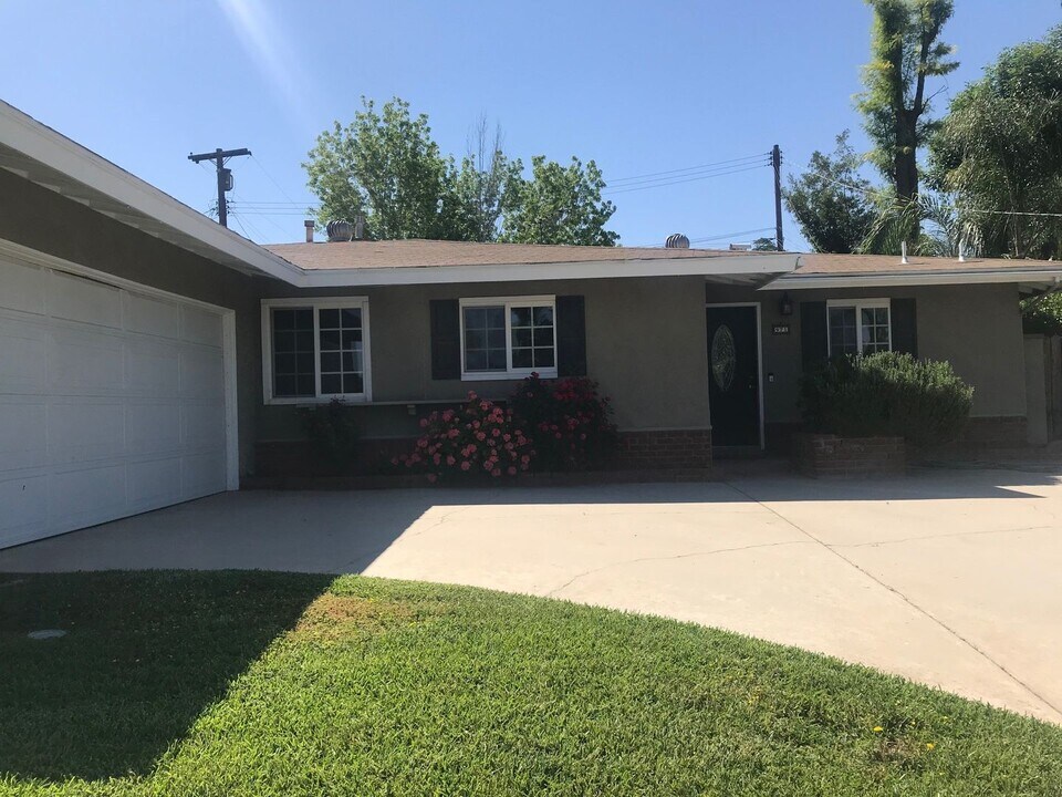 971 W Clifton Ave in Redlands, CA - Building Photo