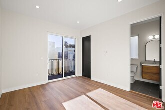 1733 S Barrington Ave in Los Angeles, CA - Building Photo - Building Photo