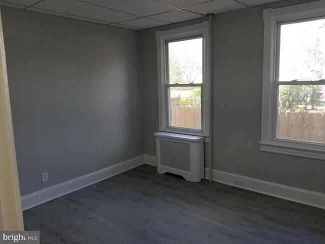 337 W Front St in Florence, NJ - Foto de edificio - Building Photo