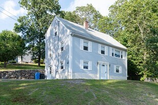 205 Hardy Pond Rd in Waltham, MA - Building Photo