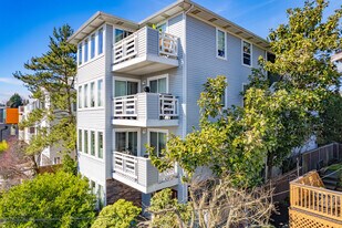 Salmon Bay Vista in Seattle, WA - Building Photo