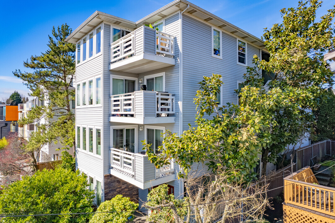 Salmon Bay Vista in Seattle, WA - Building Photo