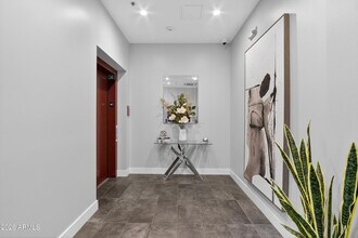 16580 N 92nd St in Scottsdale, AZ - Foto de edificio - Building Photo