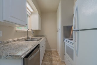 Sunrise Apartments in Roseville, CA - Building Photo - Interior Photo