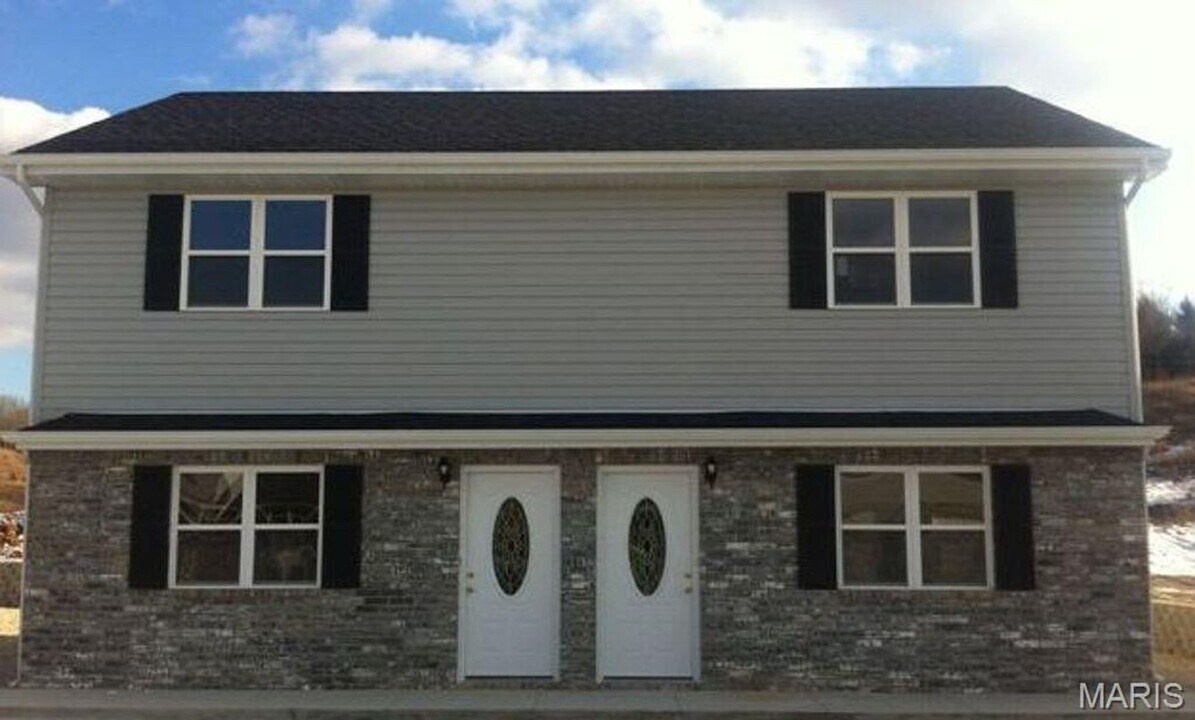 24430 Sounder Ln in Waynesville, MO - Building Photo