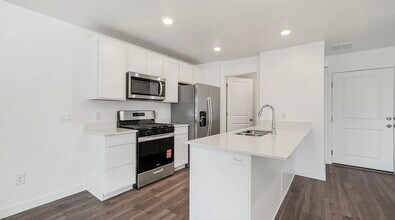 241 N Salty Ln in Saratoga Springs, UT - Building Photo - Building Photo