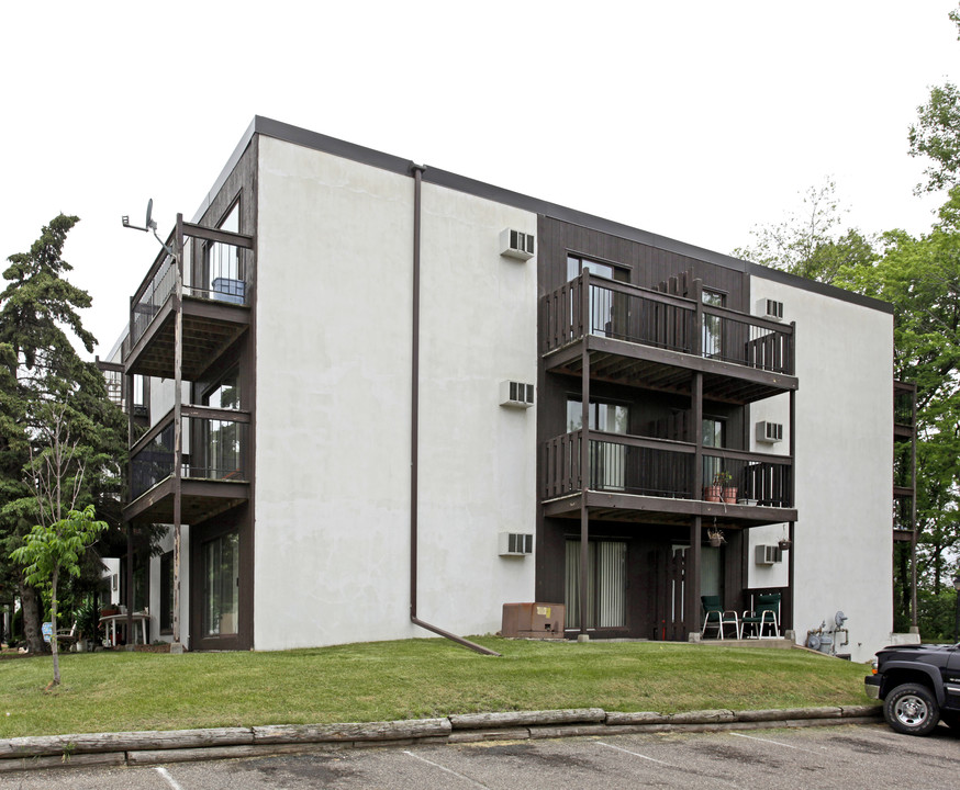 WW Apartments in Apple Valley, MN - Building Photo