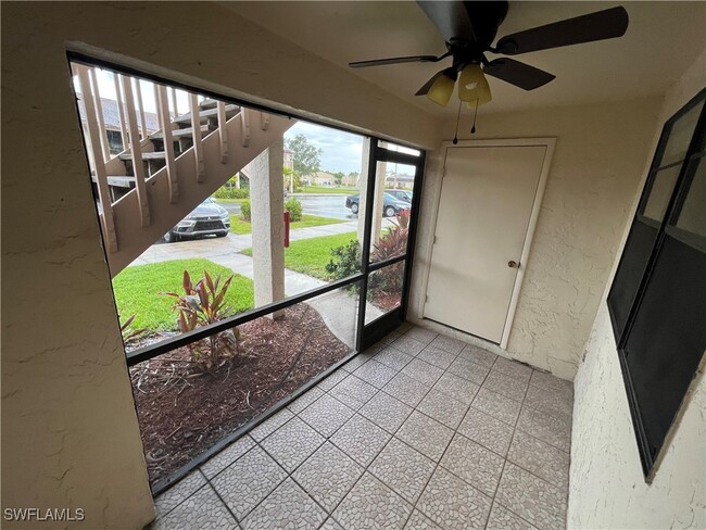 9380 Lennex Ln in Ft. Myers, FL - Foto de edificio - Building Photo