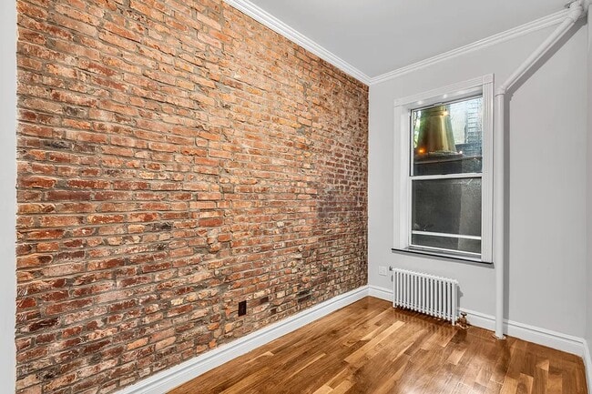 562 Hudson St in New York, NY - Building Photo - Building Photo