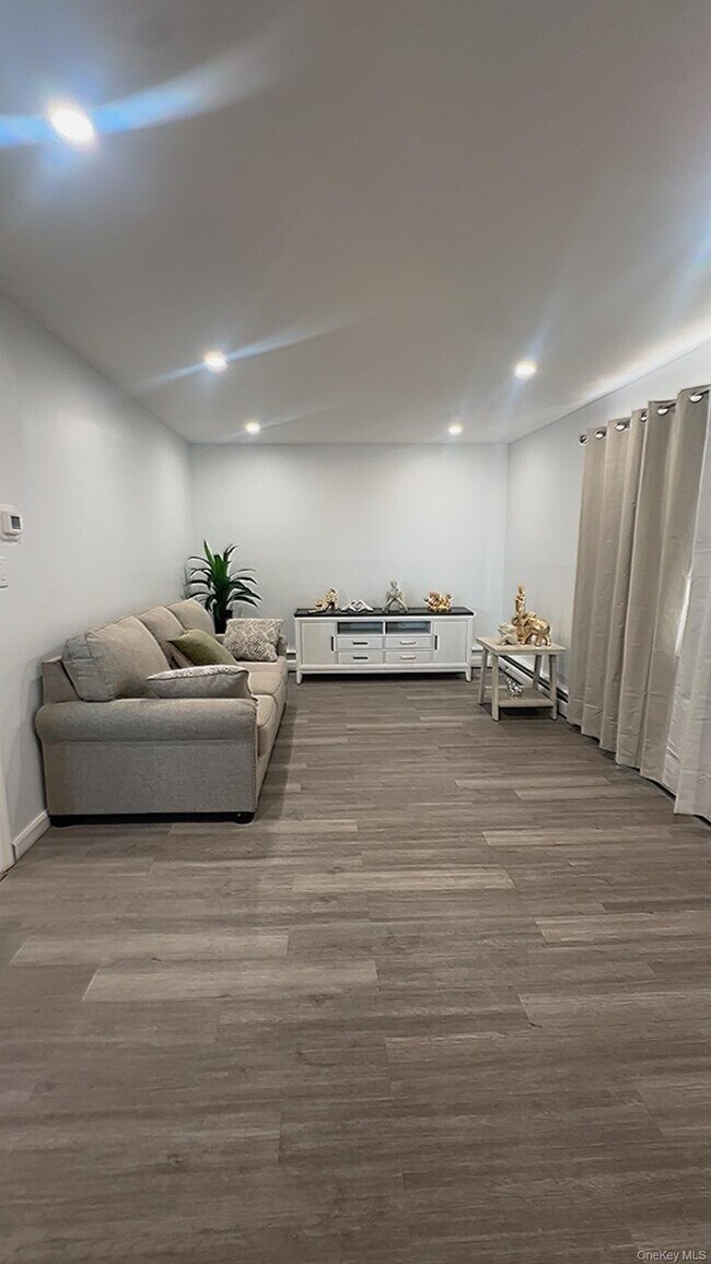 161 Nassau Ln in Island Park, NY - Building Photo - Building Photo