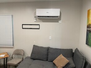 18821 Erwin St, Unit 3c in Reseda, CA - Building Photo - Building Photo