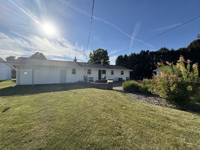 1798 Chateau Dr in Green Bay, WI - Foto de edificio - Building Photo