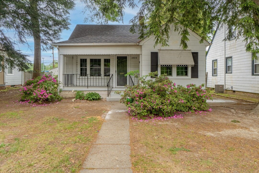 1022 Fourqurean Ln in Richmond, VA - Building Photo
