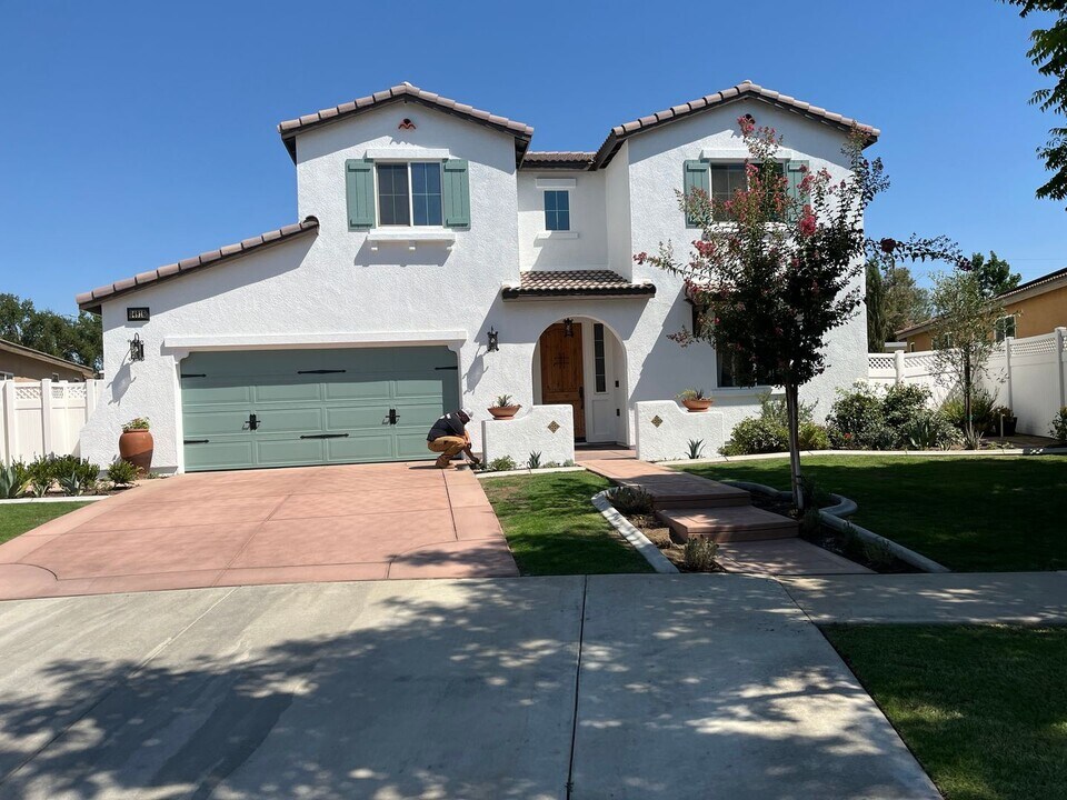 14816 Huckleberry Dr in Bakersfield, CA - Building Photo