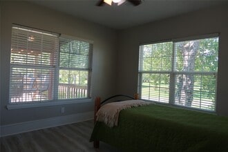 2717 Avenue D in Dickinson, TX - Foto de edificio - Building Photo