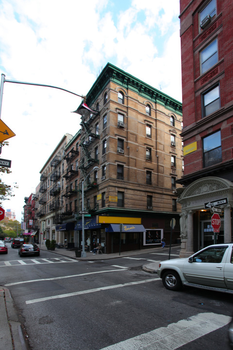 102-106 Mosco St in New York, NY - Building Photo