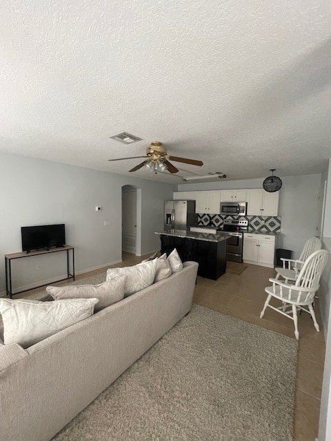 904 Pondview Ct, Unit 904 B