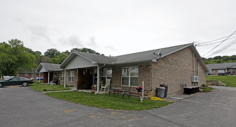 1104 Old Knoxville Rd in Tazewell, TN - Building Photo
