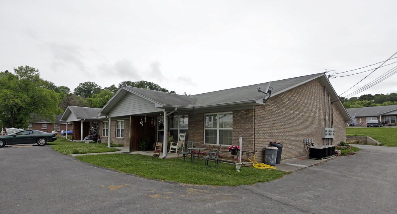 1104 Old Knoxville Rd in Tazewell, TN - Building Photo