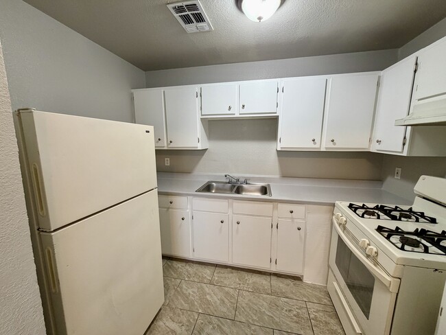 328 Altitude Dr, Unit 6 in San Antonio, TX - Building Photo - Building Photo