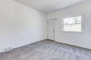 610 Ceres Wy in Pittsburgh, PA - Building Photo