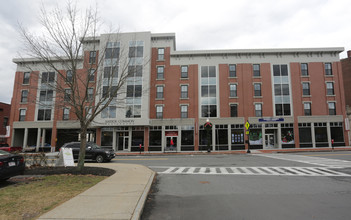 31 S Main St in Natick, MA - Foto de edificio - Building Photo